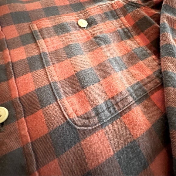 ๐ SALE J. CREW Flannel Shirt in Gray & Salmon Plaid - Picture 2 of 3